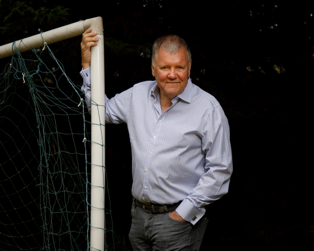 Posting pertanyaan Anda untuk Clive Tyldesley