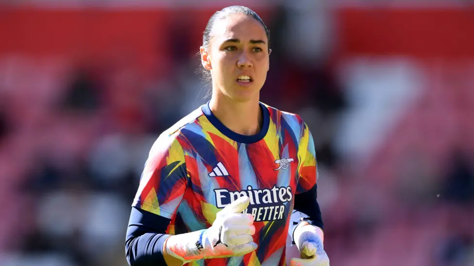 Kiper Arsenal Zinsberger alami cedera ACL