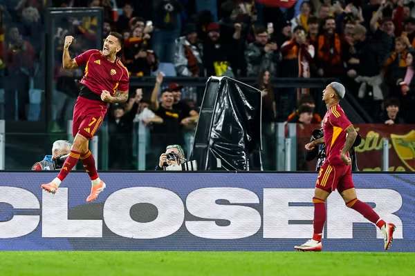 Roma naik ke puncak klasemen Serie A dengan kemenangan nyaman atas Udinese